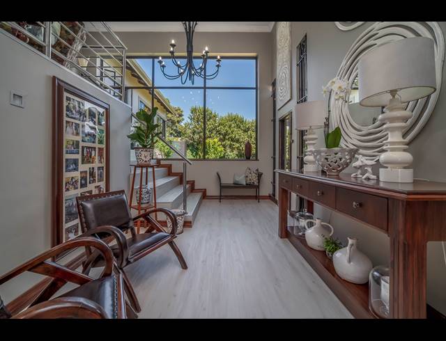 6 BEDROOM FREEHOLD FOR SALE IN COWIES HILL
